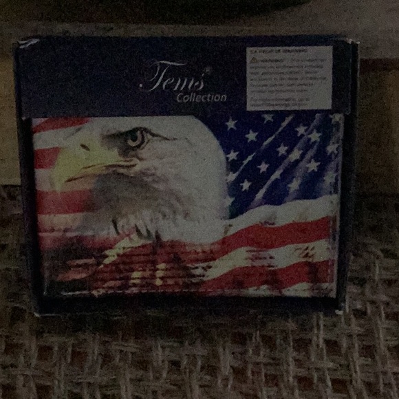 Eagle and American Flag wallet - Picture 1 of 5